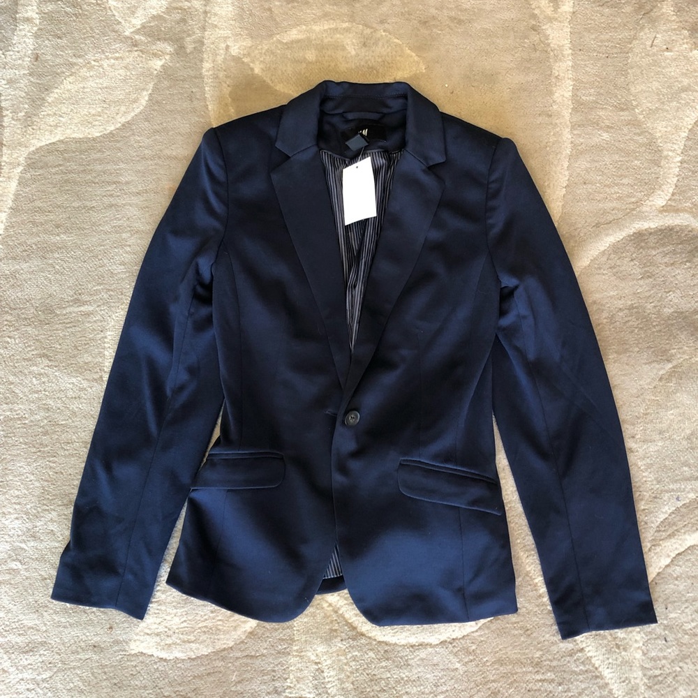 New with tags. Dk blue blazer